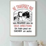 Affiche vintage sur la sécurité ferroviaire, illustration d'un train et d'une personne.