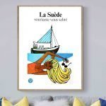 Affiche vintage de la Suède avec bateau et femme souriante, style rétro.