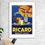Affiche vintage Ricard avec bouteille et verre d'apéritif anisé.