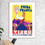 Affiche vintage de la Feira França 1929, illustrant une femme en costume traditionnel tenant un drap.