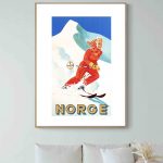 Affiche vintage représentant une scène de gendarmerie en Norvège, avec un style rétro et des couleur.