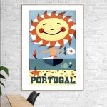 Balade ensoleillée à Lisbonne avec affiche vintage colorée.
