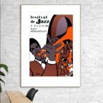 Affiche vintage du Festival de Jazz Moulin Rouge, affichant un saxophoniste et un groupe de musicien.