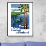 Affiche vintage représentant un paysage de Saimaa en Finlande avec des arbres et un bateau.