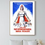 Affiche vintage féministe et révolutionnaire avec une femme en blanc et un message politique en fran.