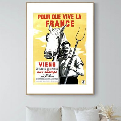 Affiche vintage illustrant un homme avec un cheval, symbole de la France rurale et patriotique.