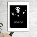Affiche vintage Edith Piaf, style noir et blanc, hommage à la chanteuse française légendaire.