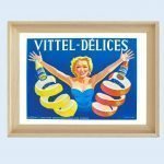 Affiche vintage Vittel-Délices 40x60 cm, illustrant une femme souriante avec bouteilles et spirales.