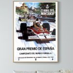 Affiche vintage du Grand Prix d'Espagne 1975 à Montjuïc, avec voitures de course emblématiques et dé.