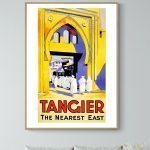 Affiche vintage de Tangier, illustrant l'architecture orientale et la vie locale dans un style rétro.