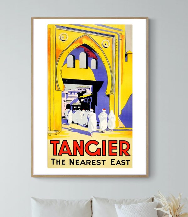 Affiche vintage de Tangier, illustrant l'architecture orientale et la vie locale dans un style rétro.