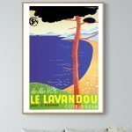 Affiche vintage Côte d'Azur, Lavandou avec plage, mer et paysage coloré, évoquant le casino et la dé.