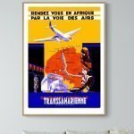Affiche vintage de voyage en Afrique avec avion, bus et carte de la Transsaharienne.
