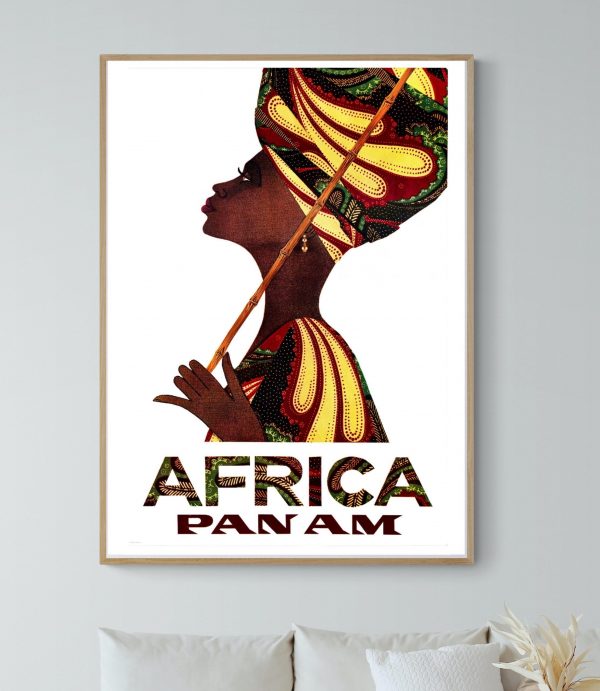 Affiche vintage Afrique Pan Am, illustration d'une femme africaine avec un tissu coloré et un bâton.