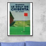 Affiche vintage du golf de Chiberta à Biarritz, illustrant un parcours de golf classique avec drapea.