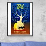 Affiche vintage Madagascar, illustrant un arbre et un zébu, dans un style rétro coloré.