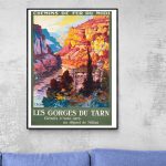 Affiche vintage représentant la mer, la montagne et le soleil au Pays Basque, avec des couleurs vive.