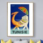 Affiche vintage Tunisie avec chameau, parasol et plage, décoration murale rétro.