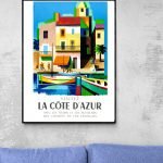 Affiche vintage de la Côte d'Azur avec maisons et bateau, idéale pour décoration murale.