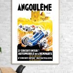 Affiche vintage du Grand Prix d'Angoulême avec voitures de course classiques.