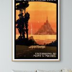 Affiche vintage de Mont Saint Michel avec coucher de soleil et paysage historique.