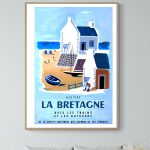 Affiche vintage de la Bretagne avec trains et autocar, évoquant le sport et le voyage.