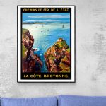 Affiche vintage représentant la côte bretonne avec trains et mer.