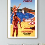 Affiche vintage de la Corse à Corte, plage ensoleillée avec voiliers et touristes.