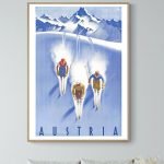 Affiche vintage de ski en Autriche, paysage de montagnes enneigées.