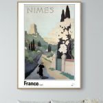 Affiche vintage de Nîmes, France, avec paysage historique et architecture emblématique.