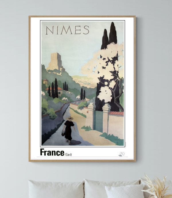 Affiche vintage de Nîmes, France, avec paysage historique et architecture emblématique.