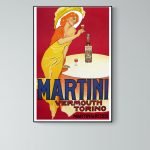 Affiche vintage Martini Vermouth avec femme élégante et bouteille sur fond rouge.