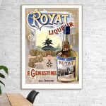 Affiche vintage pour la liqueur Royat avec bouteille et décor historique.