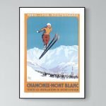 Affiche vintage de ski dans les Alpes, représentant une scène hivernale à Combloux avec skieur en ac.