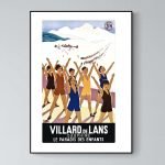 Affiche vintage de ski aux Saisies dans les Alpes françaises, illustrant une scène hivernale avec de.