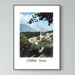 Affiche vintage représentant Evisa en Corse avec paysages montagneux et village traditionnel.