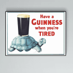 Photo d'une affiche vintage Billecart Champagne avec une tortue portant un verre de Guinness sur sa.