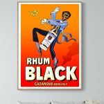 Affiche vintage de rhum noir avec bouteille et personnage joyeux.