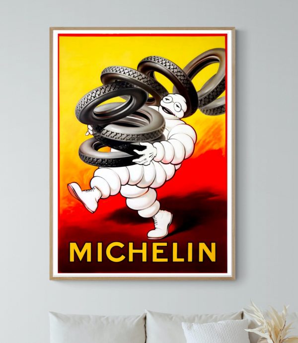 Panneau publicitaire vintage Michelin avec pneus et Bibendum, style rétro et nostalgique.