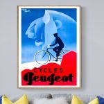Affiche vintage Peugeot avec cycliste et lion bleu en arrière-plan.