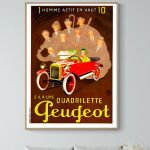 Panneau vintage Peugeot avec un homme en voiture ancienne et des personnages historiques en arrière-.
