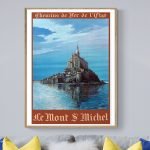 Affiche vintage du Mont Saint-Michel avec vue sur la mer et le ciel bleu.