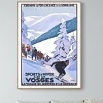 Affiche vintage illustrant une scène de sports d'hiver dans les Vosges, avec skieurs et paysages enn.