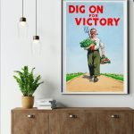 Affiche vintage "Dig on for Victory" avec femme cultivant un jardin, style rétro.