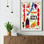 Affiche vintage avec illustration de légumes colorés et motifs décoratifs. Parfait pour une décorati.