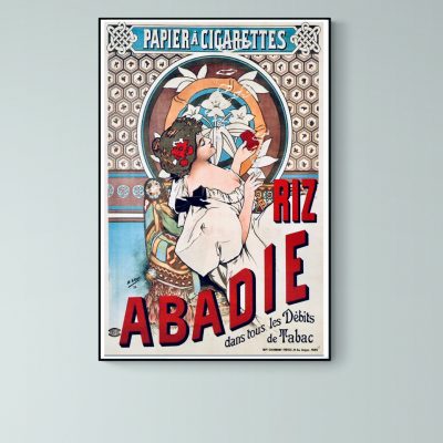 Affiche vintage Liberty Cigarettes avec design Art Nouveau, mettant en scène une femme élégante et u.