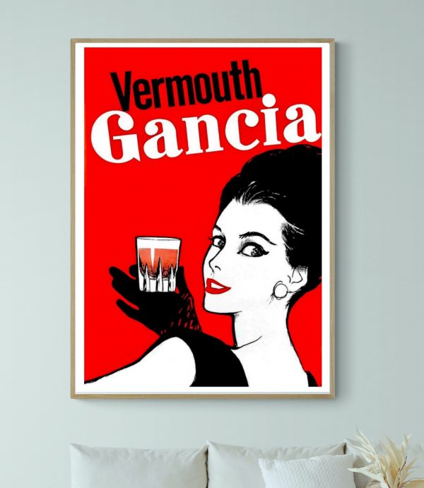 Affiche vintage Vermouth Gancia avec femme élégante et verre à cocktail.