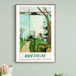 Affiche vintage Bretagne avec vue sur la mer, arbres et maison, style artistique et nostalgique.