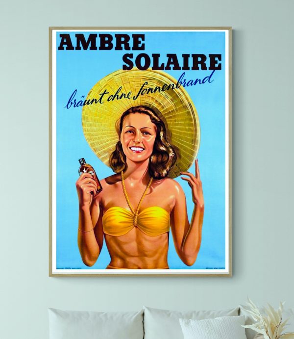 Affiche vintage Ambre Solaire avec femme en chapeau soleil.