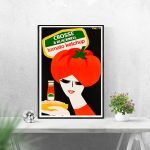 Affiche vintage de ketchup tomate avec visage féminin stylisé, inspirée par la Côte d'Azur, évoquant.